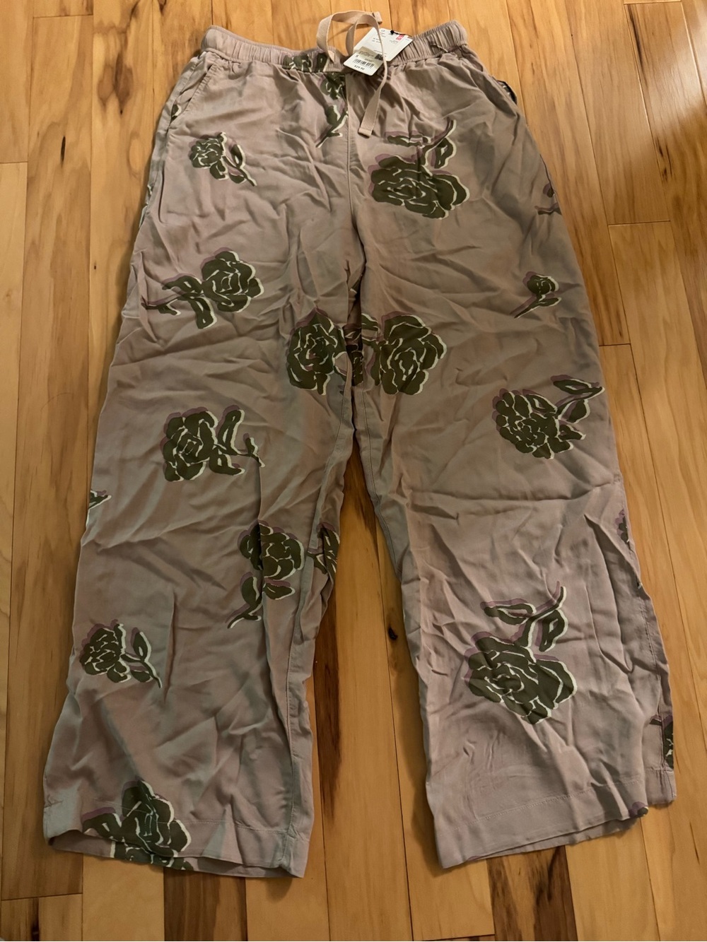 NWT Uniqlo Floral Pajama Pants - S